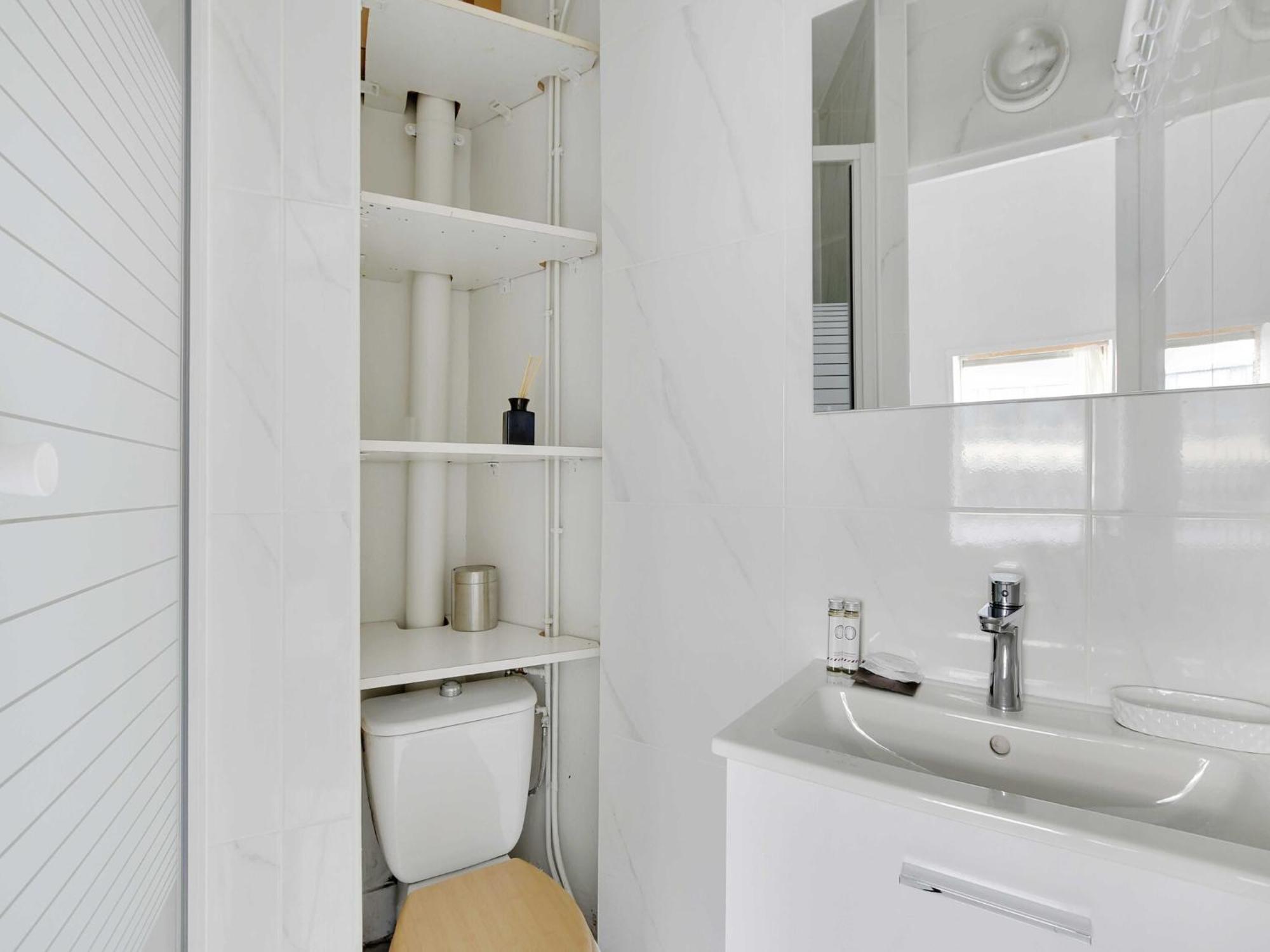 Of 16m2 Near Porte D'asnieres - Mobility Lease * Parijs